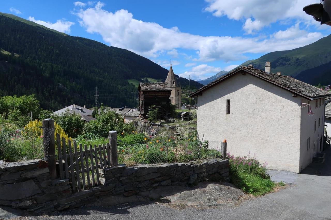 Bourg-Saint-Pierre : Le Cachet D'Antan Apartment Bagian luar foto