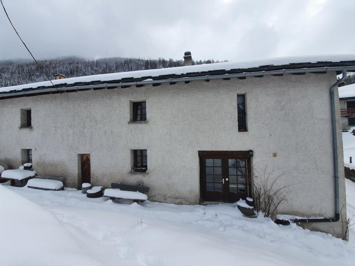 Bourg-Saint-Pierre : Le Cachet D'Antan Apartment Bagian luar foto